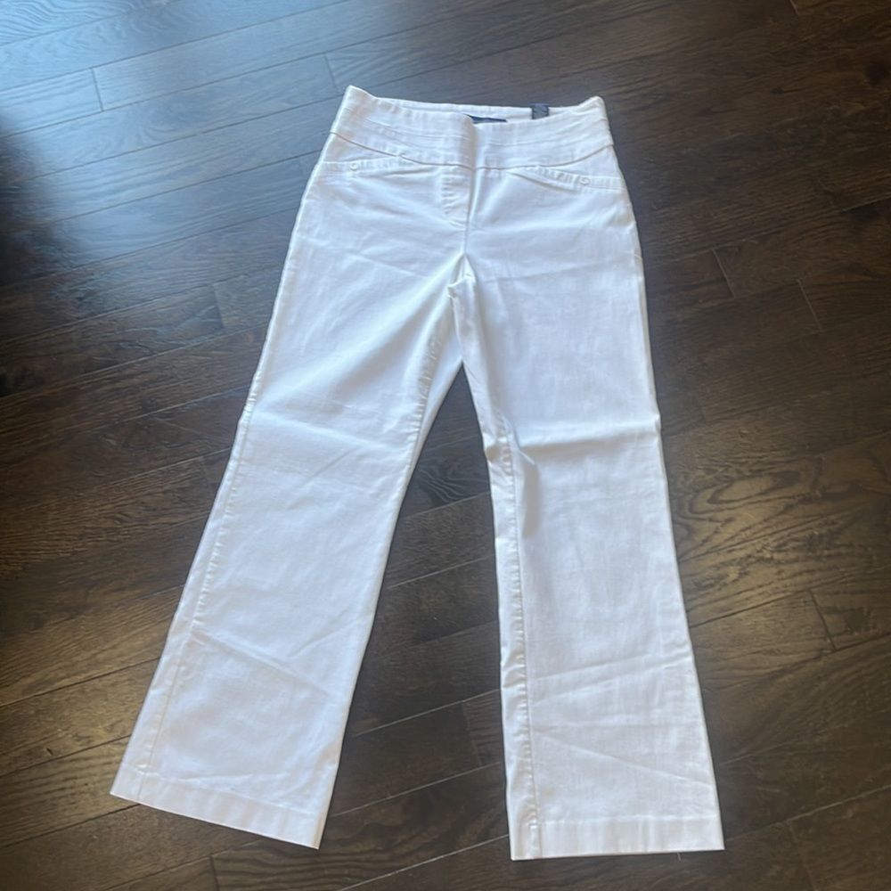 Very comfortable to wear, casual white summer pants. - Picture 7 of 16